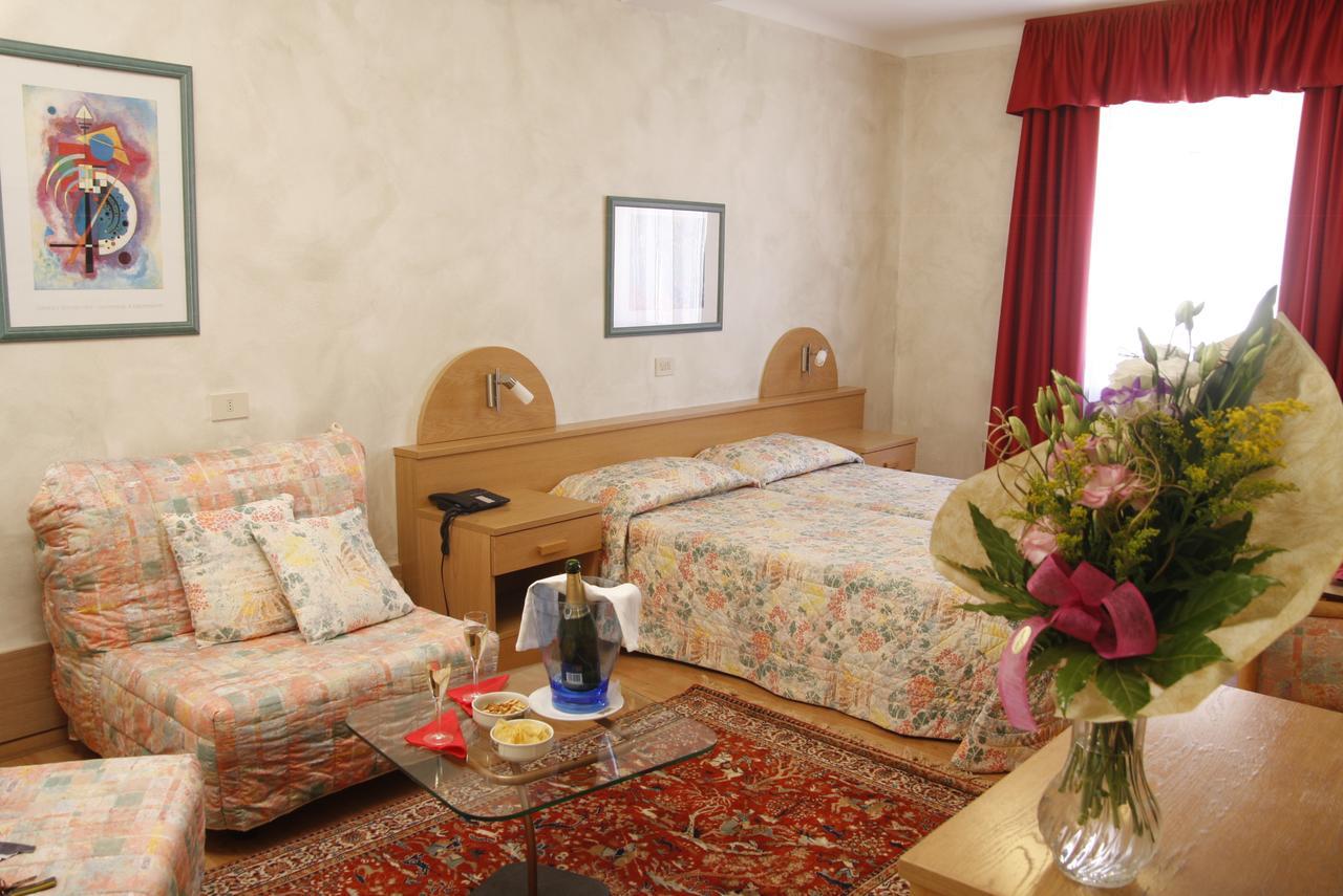 Hotel Centro Torre Pellice Eksteriør billede