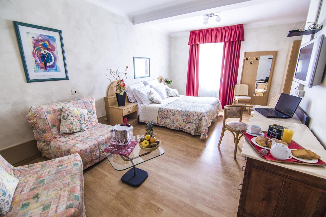 Hotel Centro Torre Pellice Eksteriør billede